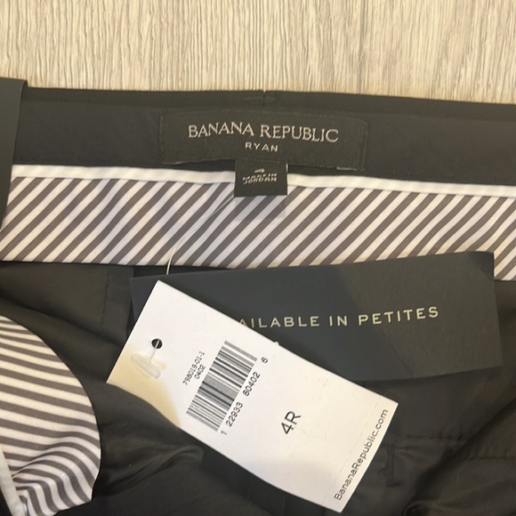 Banana Republic “Ryan” style pant.  Size 4. NWT - Picture 3 of 5